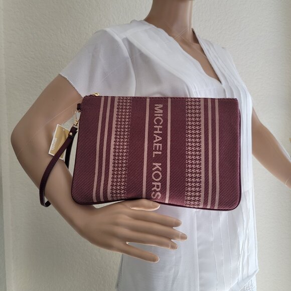 MICHAEL KORS Jet Set Signature Jacquard Large Zip Pouch Wristlet- Dark Berry ⭐ - Picture 16 of 16